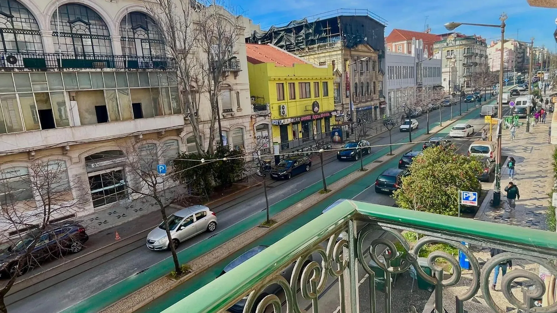Apartment 3 Bedroom, 2 Bathroom - Palma Residence Lisbon